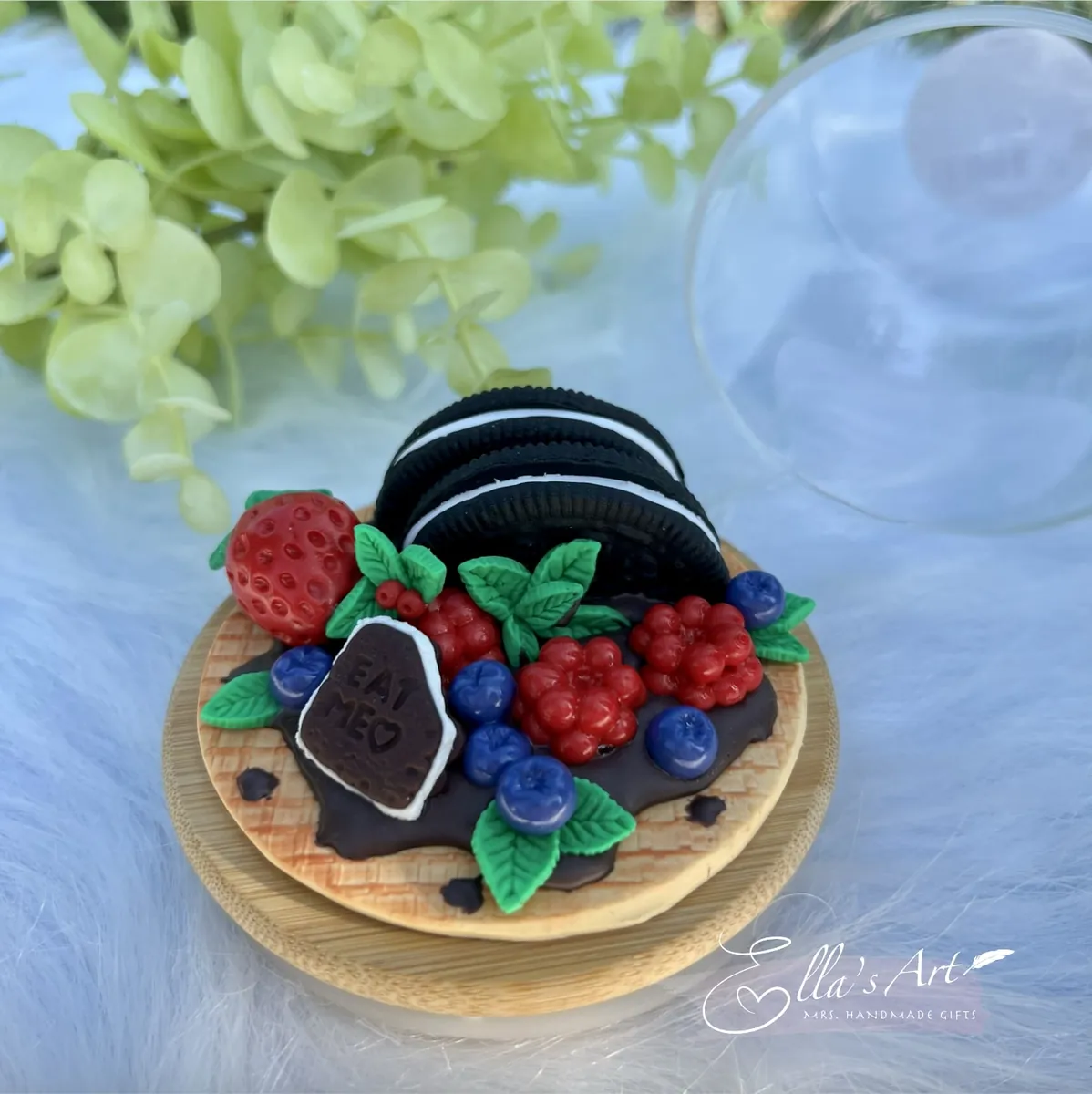 Borcănaș cu tartă, fructe de pădure și biscuiți